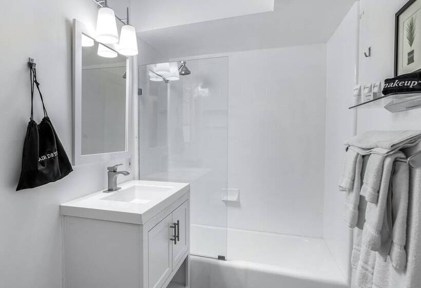 デラックスルーム, The Three Fifty Hotel, A Kirkwood Collection