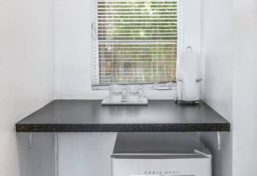 デラックスルーム, The Three Fifty Hotel, A Kirkwood Collection