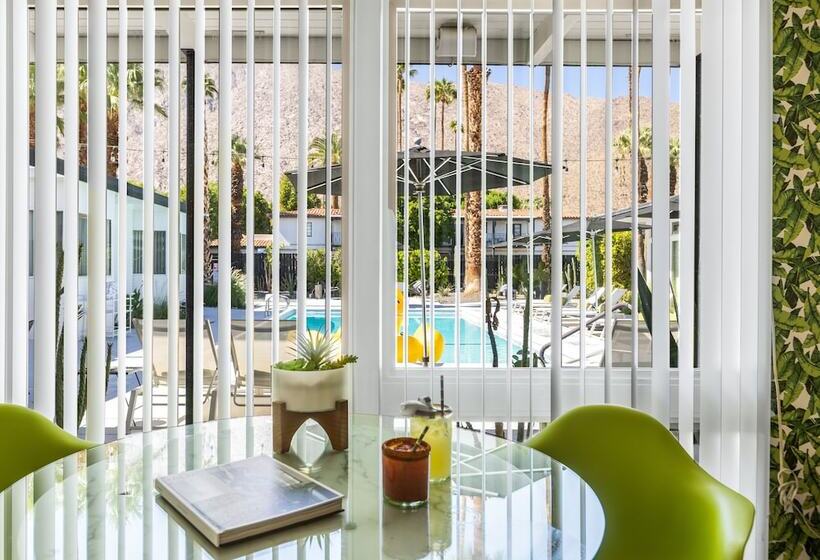 デラックスルーム, The Three Fifty Hotel, A Kirkwood Collection