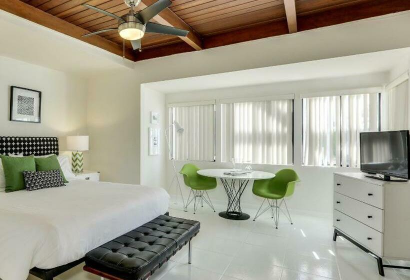 デラックスルーム, The Three Fifty Hotel, A Kirkwood Collection