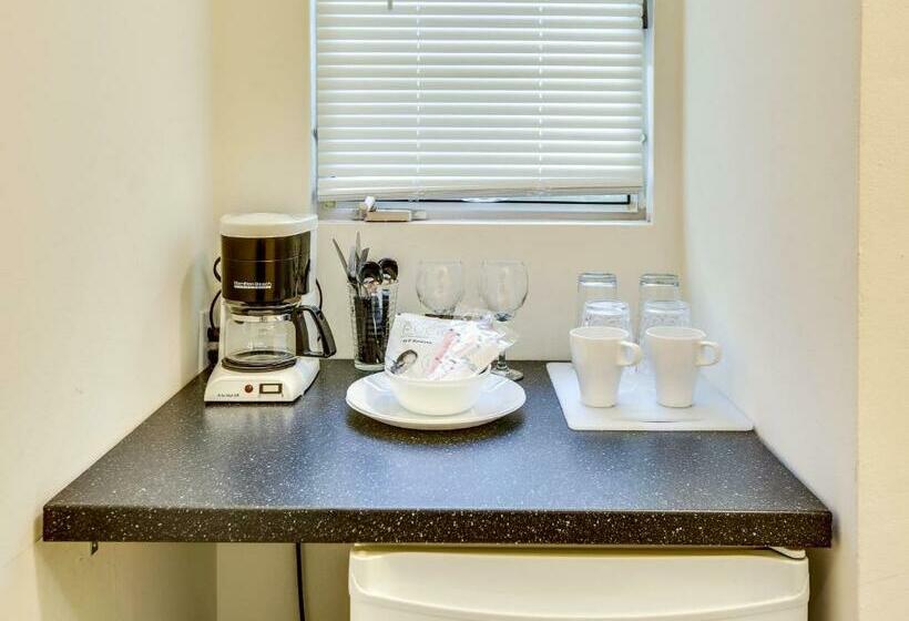 キングサイズベッドのスタンダードルーム, The Three Fifty Hotel, A Kirkwood Collection