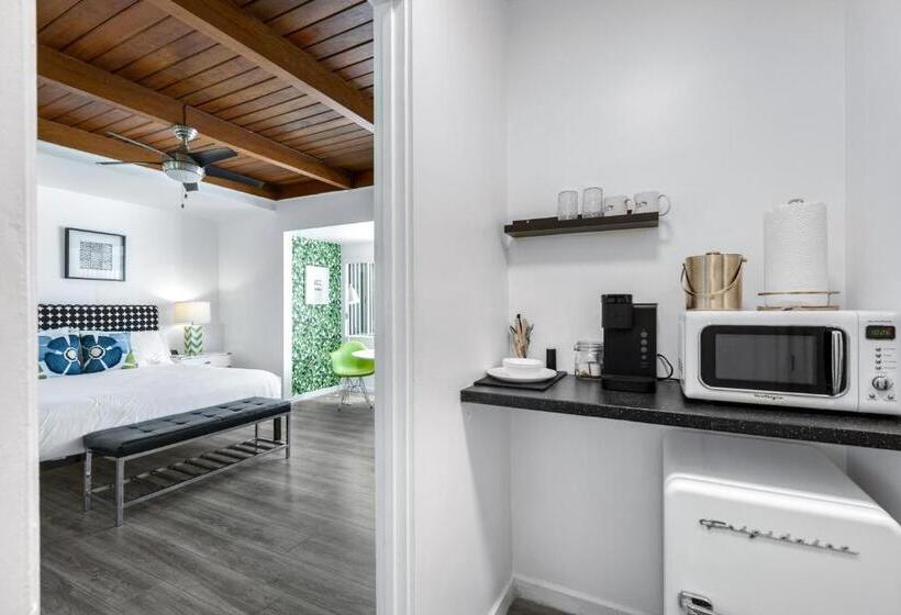 デラックスルーム, The Three Fifty Hotel, A Kirkwood Collection