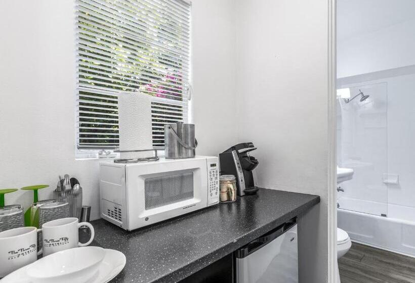 スイート, The Three Fifty Hotel, A Kirkwood Collection