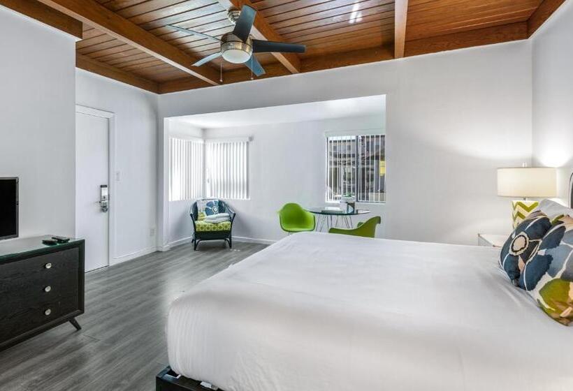 スタンダードスタジオ, The Three Fifty Hotel, A Kirkwood Collection