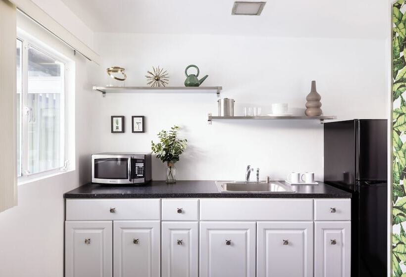 デラックスルーム, The Three Fifty Hotel, A Kirkwood Collection