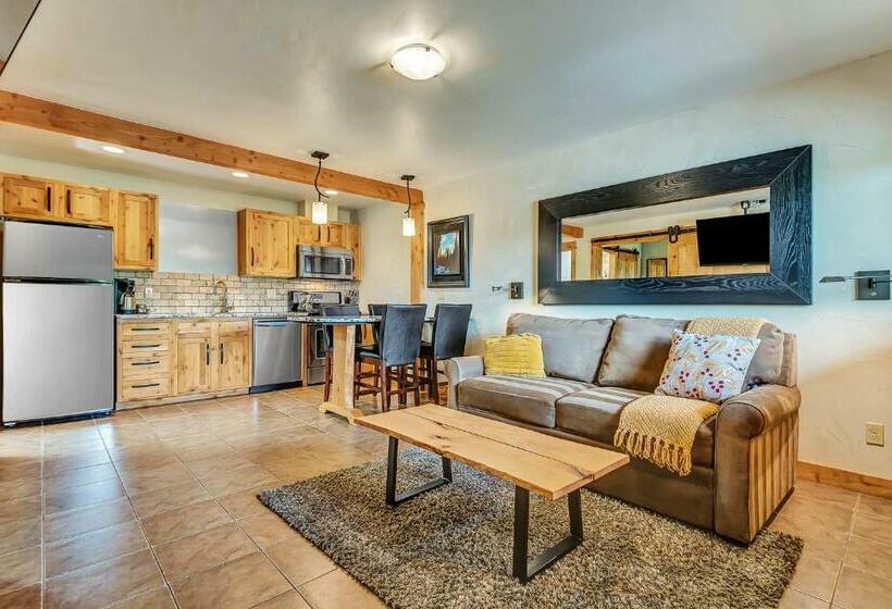 سوئیت با تخت بزرگ, Wall Street Suites