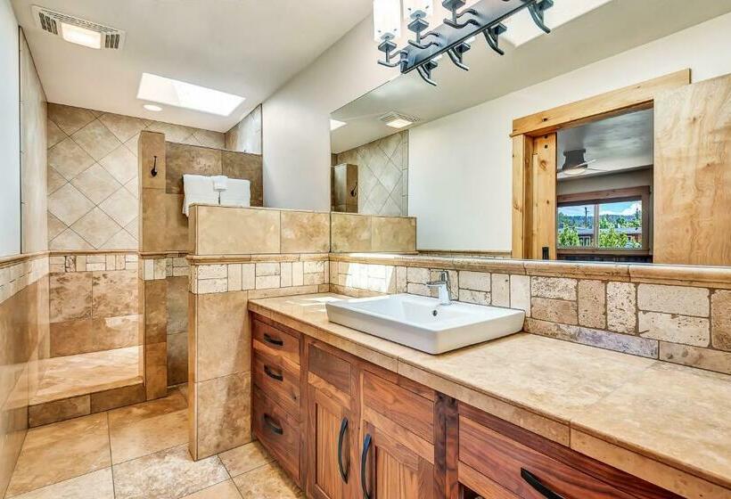 سوئیت با تخت بزرگ, Wall Street Suites