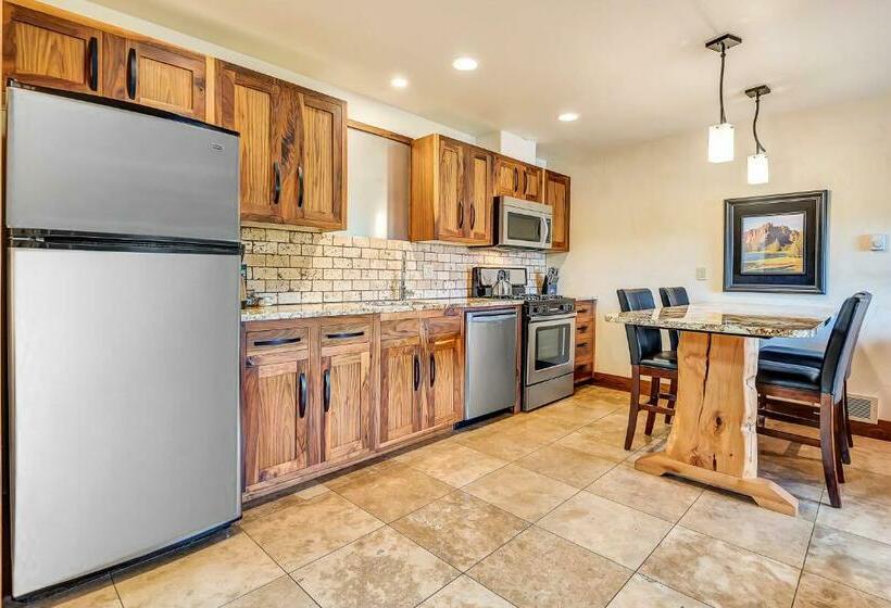 سوئیت با تخت بزرگ, Wall Street Suites