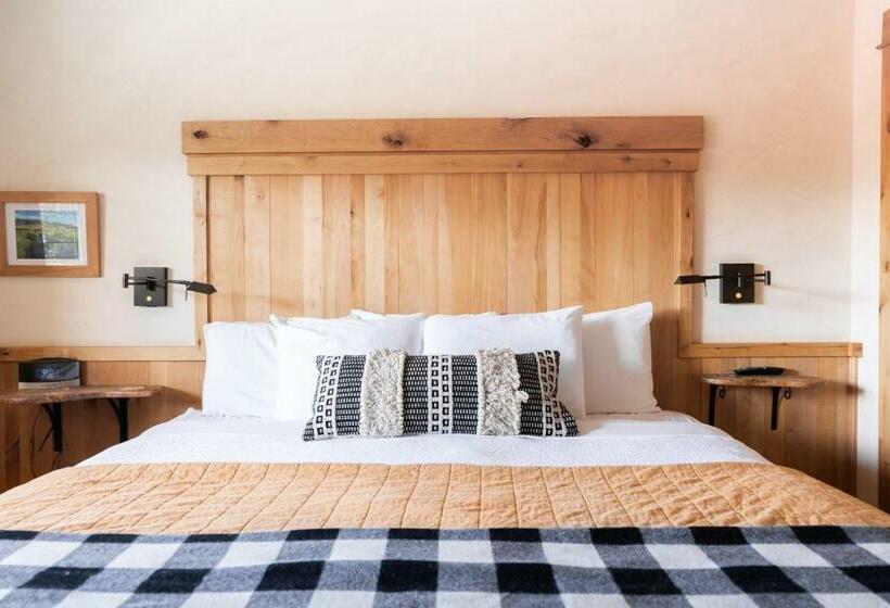 سوئیت با تخت بزرگ, Wall Street Suites