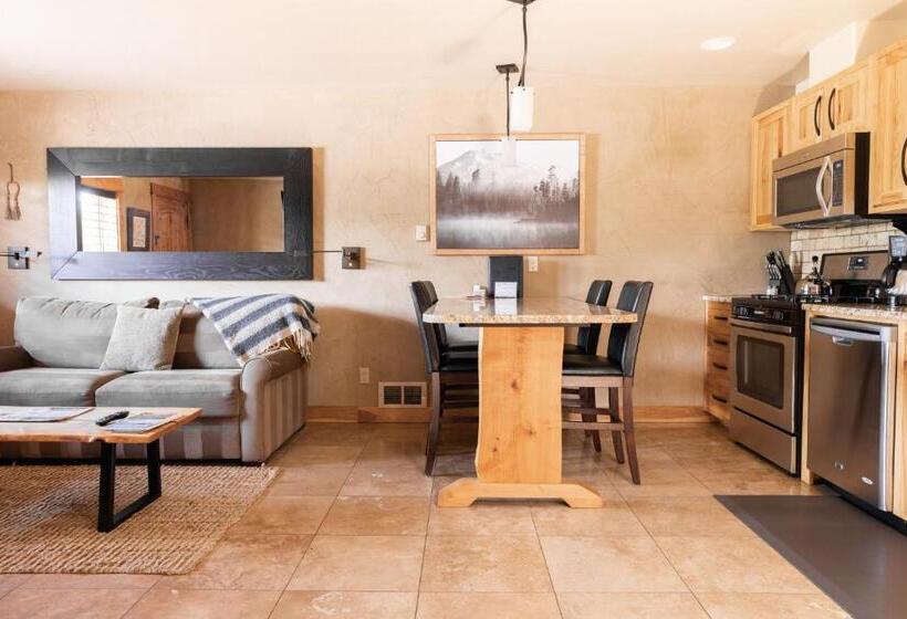 سوئیت با تخت بزرگ, Wall Street Suites