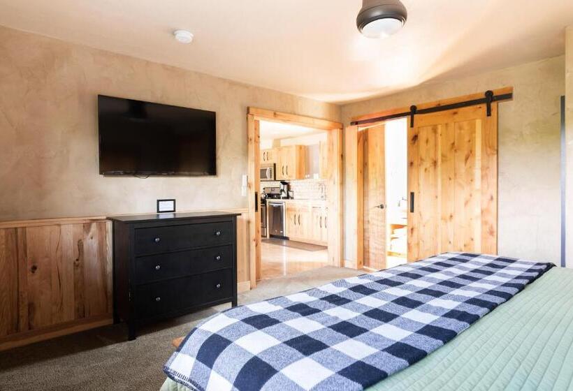 سوئیت با تخت بزرگ, Wall Street Suites