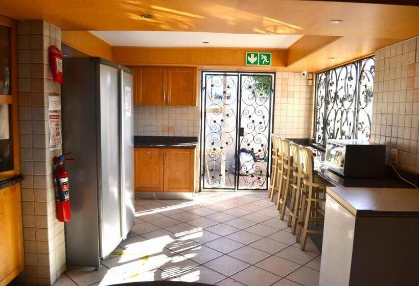 エコノミールーム, 6 Crawford Road, Rondebosch East