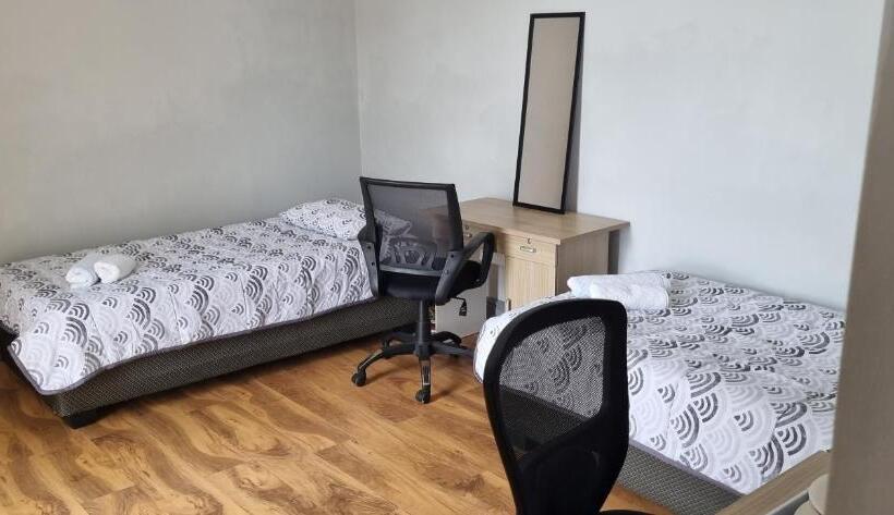 エコノミールーム, 6 Crawford Road, Rondebosch East