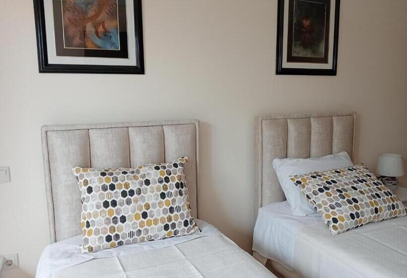 سرير فى غرفة مشتركه, A Fonte