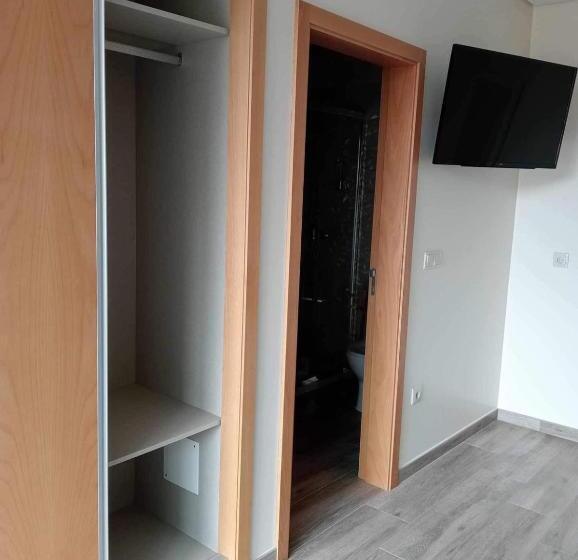 سرير فى غرفة مشتركه, A Fonte