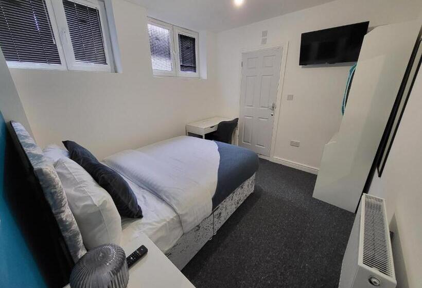 Студия Стандарт, Nottingham Forest Rd, Short Stays