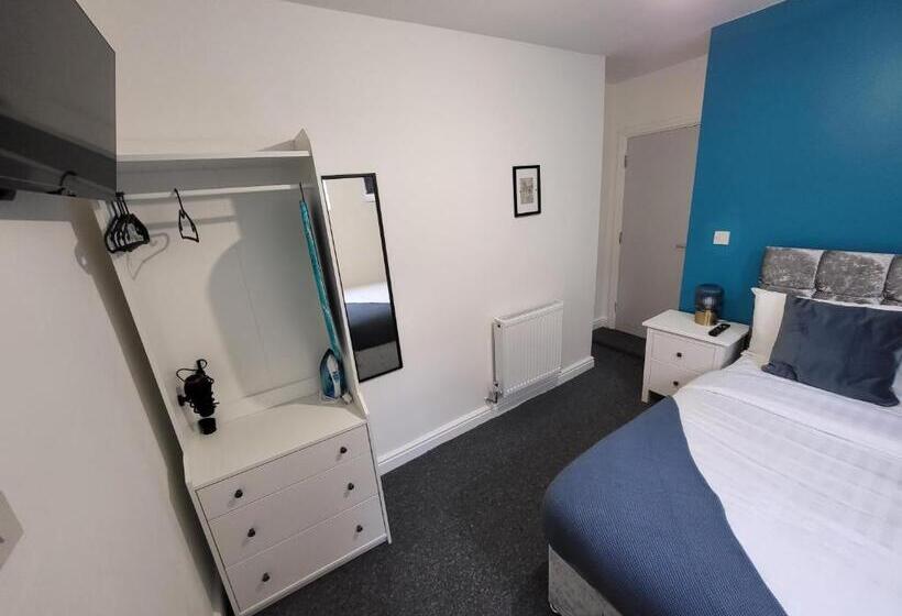 スタンダードスタジオ, Nottingham Forest Rd, Short Stays