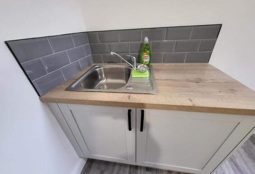 Студия Стандарт, Nottingham Forest Rd, Short Stays