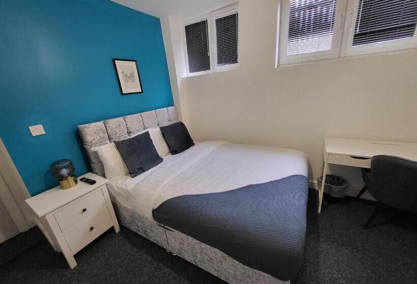 スタンダードスタジオ, Nottingham Forest Rd, Short Stays