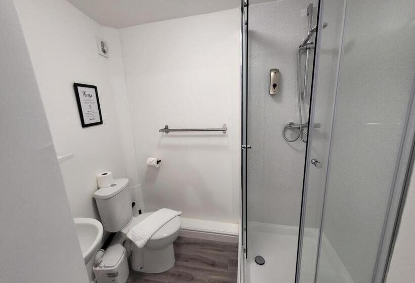 スタンダードスタジオ, Nottingham Forest Rd, Short Stays