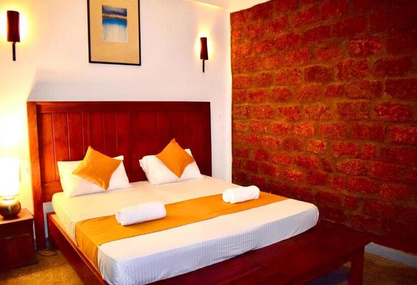 اتاق لوکس با بالکن, Airport Heritage