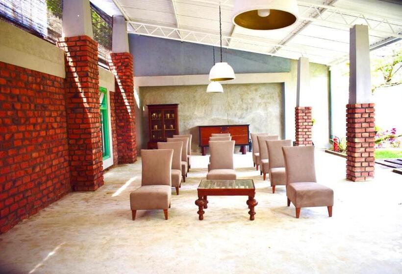 اتاق راحتی سه تخته, Airport Heritage