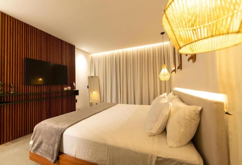 جناح مطلّ علي الحديقة, Nanii