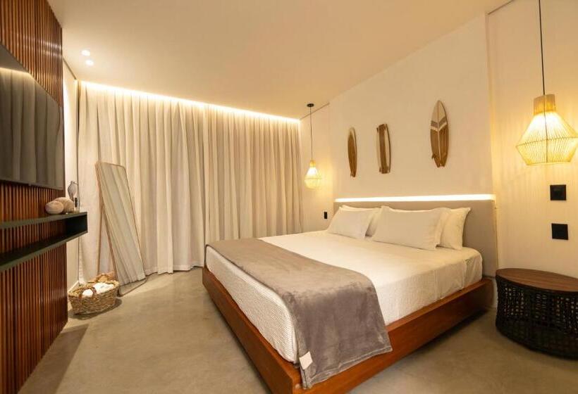 جناح مطلّ علي الحديقة, Nanii