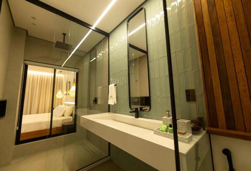 جناح ديلوكس مطل على البحر, Nanii