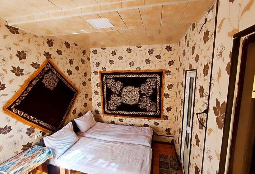 اتاق لوکس خانوادگی, Samandar Bukhara