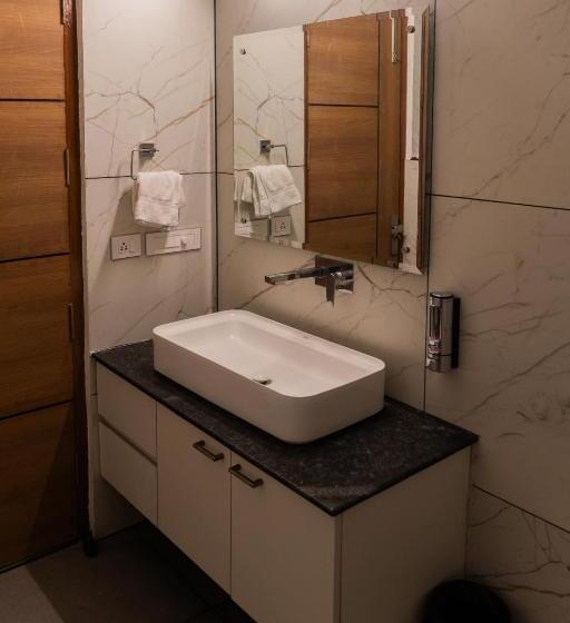 Номер Deluxe Кровать Кинг, The Lodgers Hotel Near India Expo Centre & Mart Greater Noida