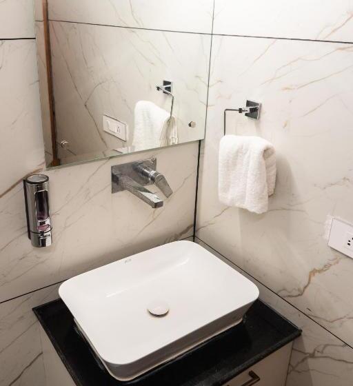Номер Deluxe Кровать Кинг, The Lodgers Hotel Near India Expo Centre & Mart Greater Noida