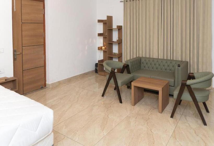 سوییت سوپریور, The Lodgers Hotel Near India Expo Centre & Mart Greater Noida