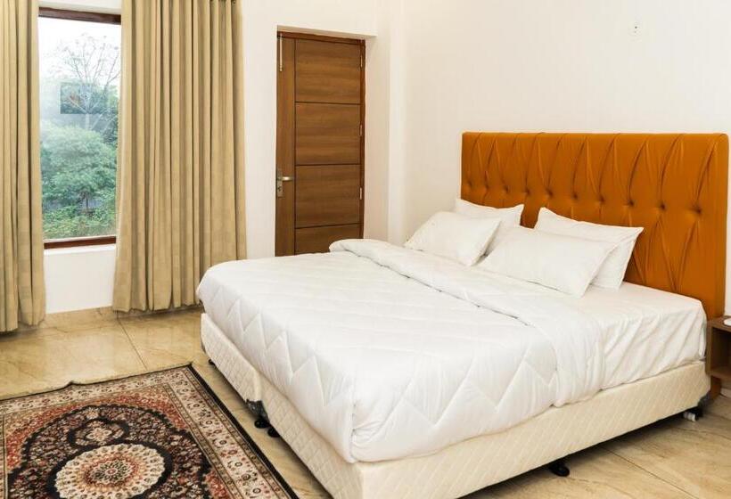 Номер Deluxe Кровать Кинг, The Lodgers Hotel Near India Expo Centre & Mart Greater Noida