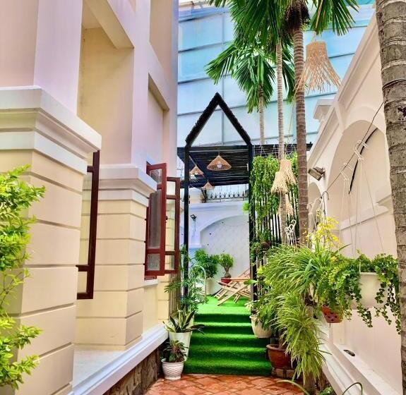 اتاق خانوادگی, Lux Hotel Villa Hồ Bơi