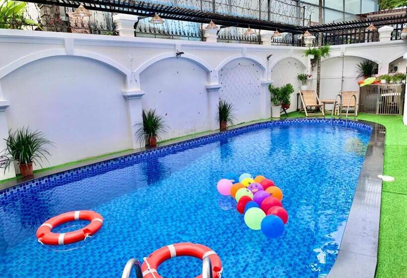 اتاق خانوادگی, Lux Hotel Villa Hồ Bơi