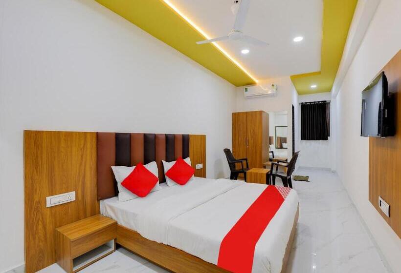 Трехместный Номер Классика, Oyo Hotel Raghav Palace