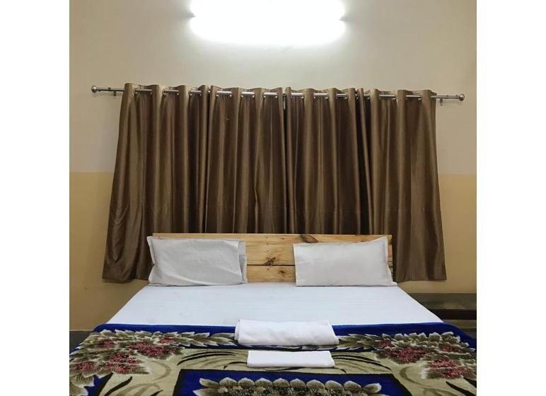 Quarto Triplo Estandar, Balaji Atithi Bhawan