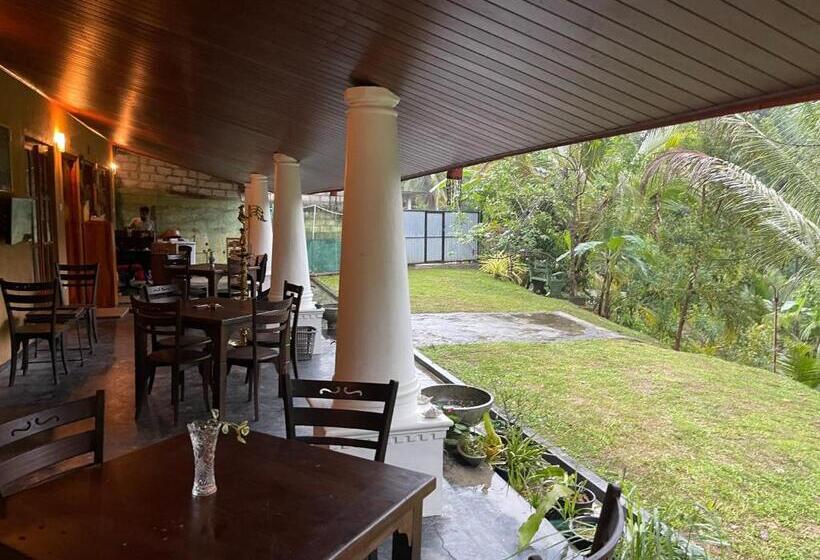 חדר משפחתי נוף להרים, Eagles Lodge   Kandy