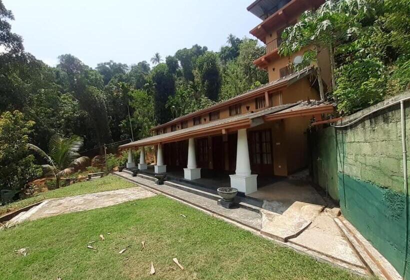 חדר משפחתי נוף להרים, Eagles Lodge   Kandy