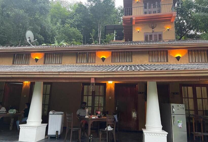 Семейный Номер Вид на Горы, Eagles Lodge   Kandy