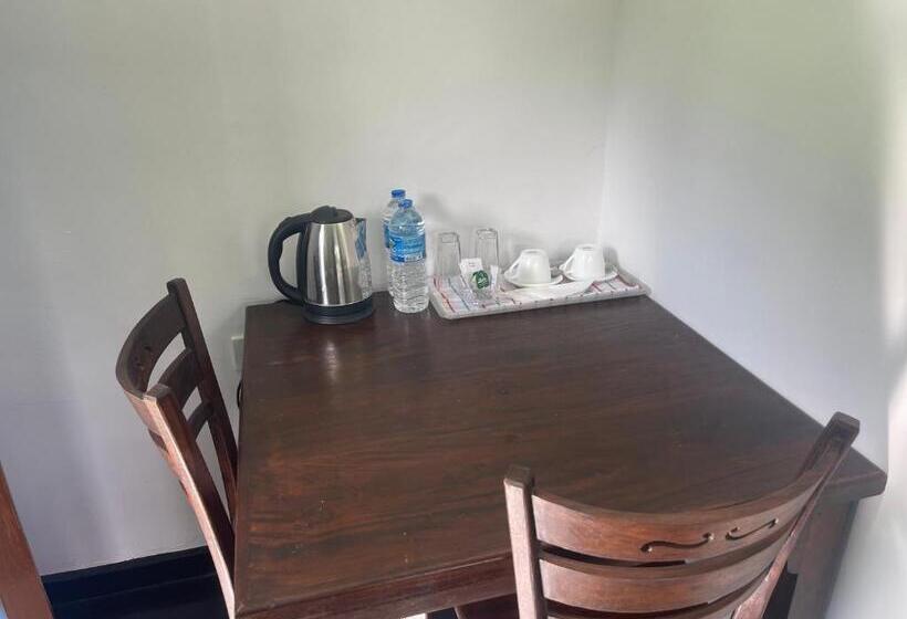 חדר סטנדרט, Eagles Lodge   Kandy