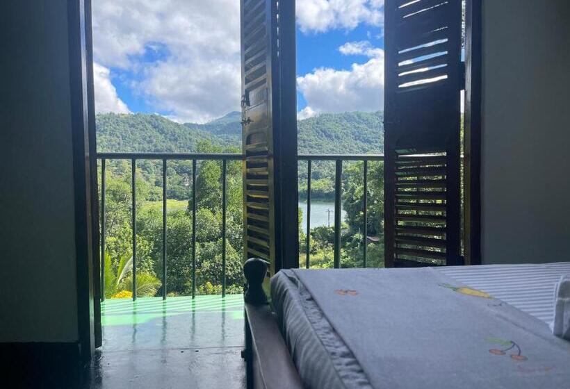 Номер Deluxe, Eagles Lodge   Kandy