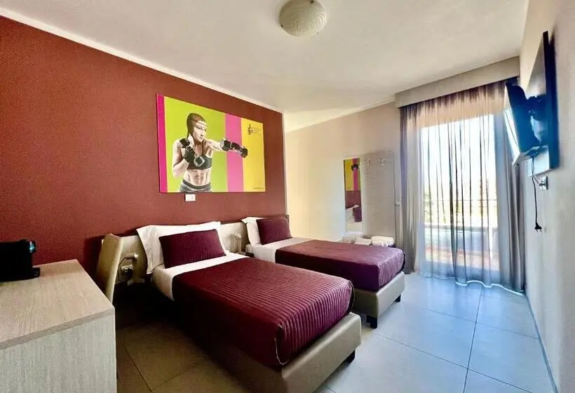 اتاق لوکس با بالکن, Jogo Rooms