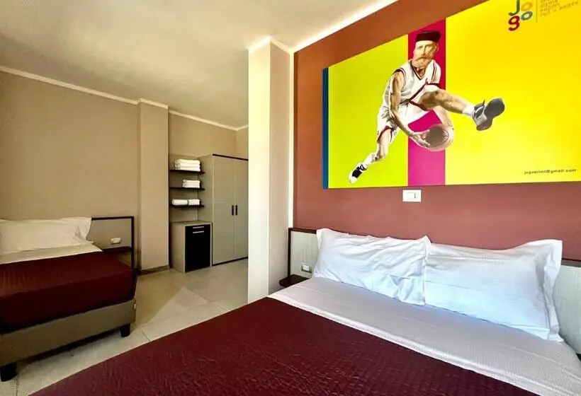 اتاق لوکس با بالکن, Jogo Rooms