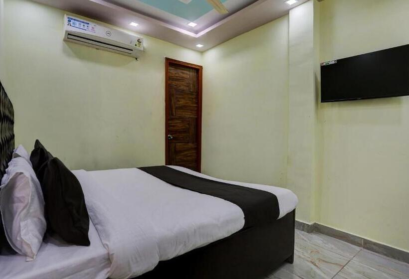 חדר קלאסי לשלושה, Oyo Flagship Hotel Omex