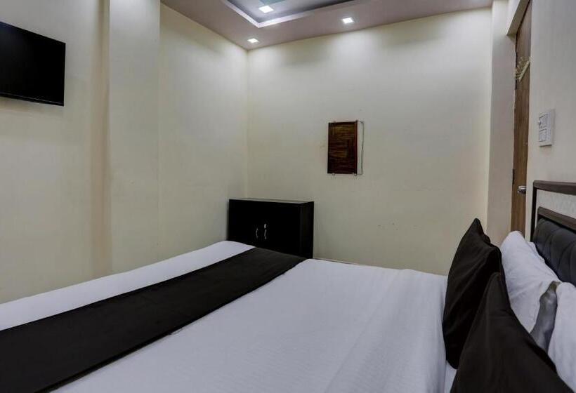 חדר קלאסי לשלושה, Oyo Flagship Hotel Omex