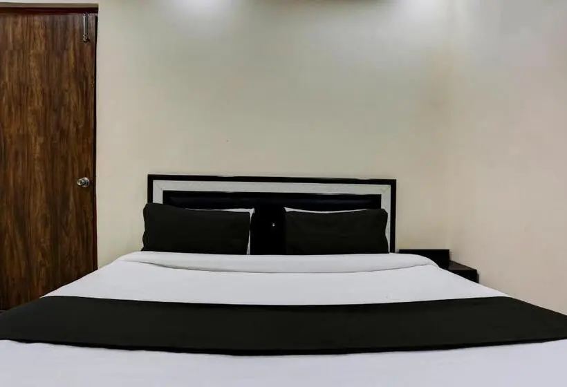 Classic Kolmen Hengen Huone, Oyo Flagship Hotel Omex