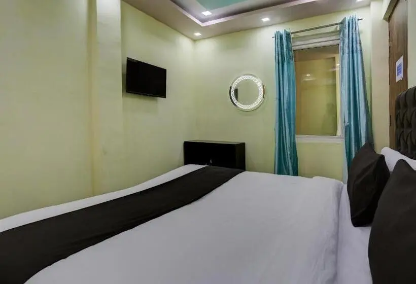 Classic Kolmen Hengen Huone, Oyo Flagship Hotel Omex