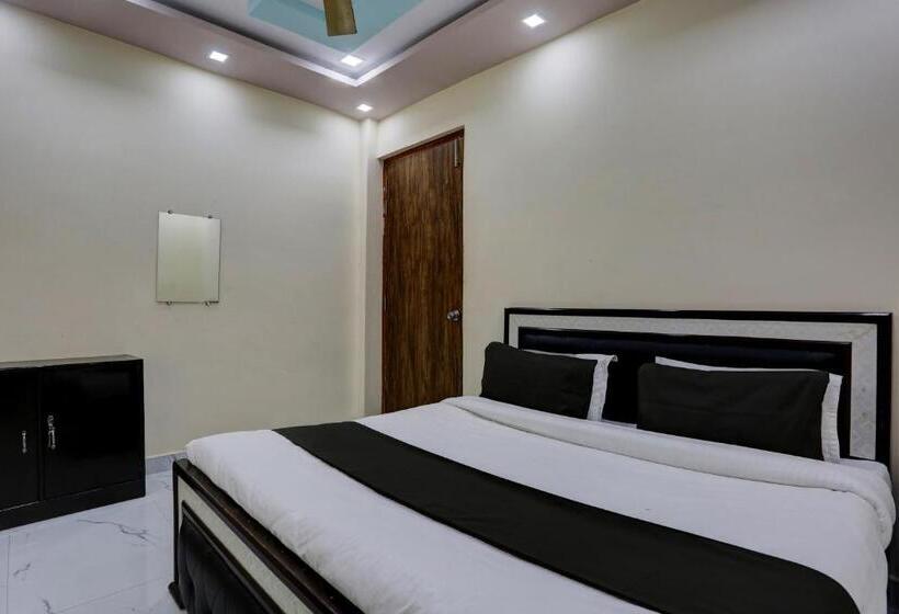 חדר קלאסי לשלושה, Oyo Flagship Hotel Omex